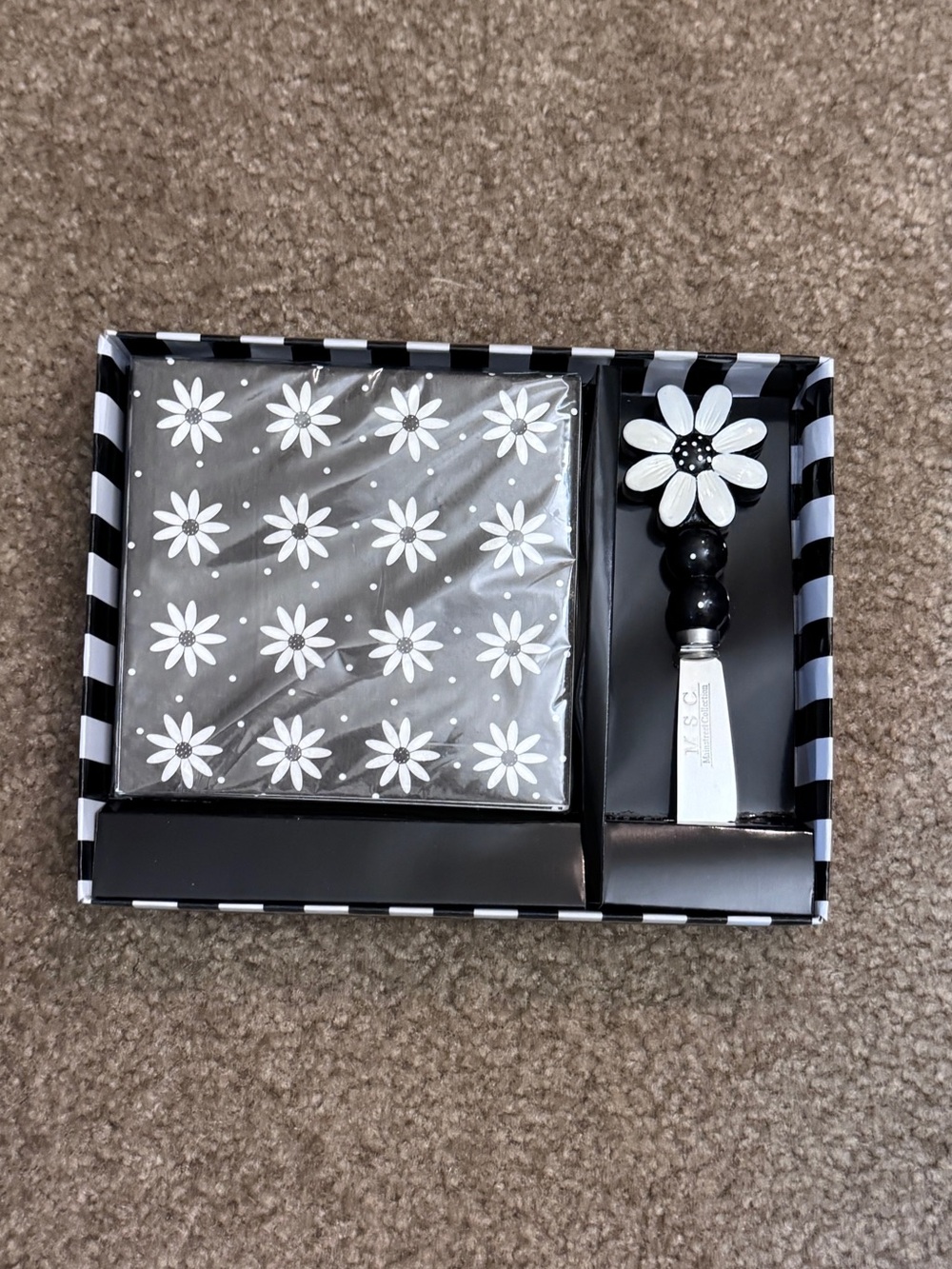Floral Black & White Cheese Spreader Gift Set